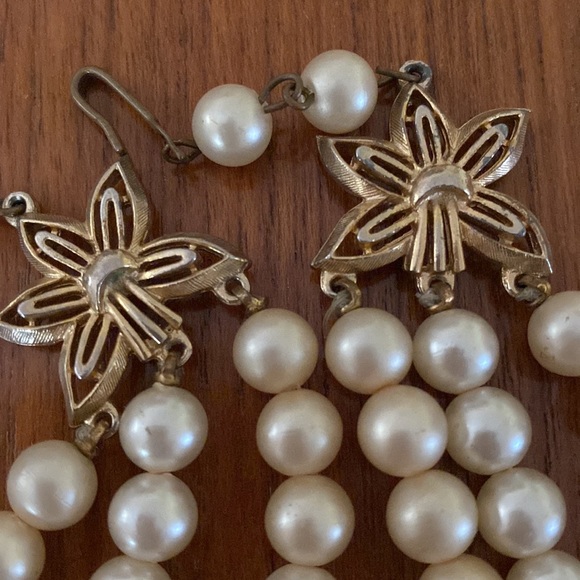 VTG Triple Strand Pearl/Crystal Necklace - Picture 4 of 10